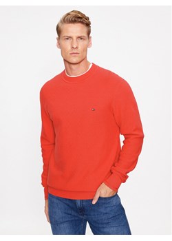Tommy Hilfiger Sweter MW0MW33131 Czerwony Regular Fit ze sklepu MODIVO w kategorii Swetry męskie - zdjęcie 181129594