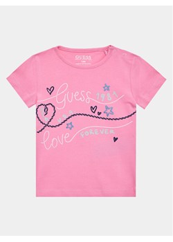 Guess T-Shirt A3GI02 K6YW1 Różowy Regular Fit ze sklepu MODIVO w kategorii Koszulki niemowlęce - zdjęcie 181129643