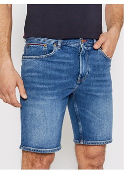 Tommy Hilfiger Szorty jeansowe Brooklyn MW0MW18035 Granatowy Regular Fit ze sklepu MODIVO w kategorii Spodenki męskie - zdjęcie 181130150