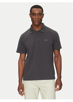 Calvin Klein Jeans Polo J30J327534 Szary Regular Fit ze sklepu MODIVO w kategorii T-shirty męskie - zdjęcie 181130171