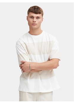 Solid T-Shirt Ijam 21108144 Beżowy Regular Fit ze sklepu MODIVO w kategorii T-shirty męskie - zdjęcie 181130402