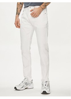 Pepe Jeans Jeansy PM207390 Biały Tapered Fit ze sklepu MODIVO w kategorii Jeansy męskie - zdjęcie 181130830