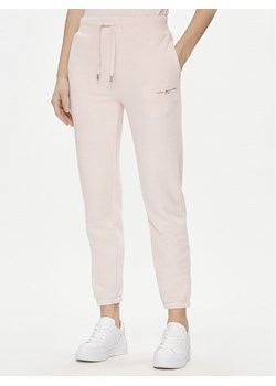 Tommy Hilfiger Spodnie dresowe 1985 WW0WW38690 Różowy Tapered Fit ze sklepu MODIVO w kategorii Spodnie damskie - zdjęcie 181131504