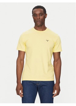 Barbour T-Shirt Essential Sports MTS0331YE36 Żółty Tailored Fit ze sklepu MODIVO w kategorii T-shirty męskie - zdjęcie 181132024