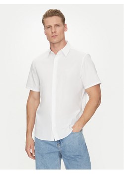 Calvin Klein Koszula Classic LV04LB125G Biały Regular Fit ze sklepu MODIVO w kategorii Koszule męskie - zdjęcie 181132202