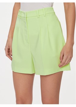 Patrizia Pepe Szorty materiałowe 8P0597/A6F5-G568 Zielony Regular Fit ze sklepu MODIVO w kategorii Szorty - zdjęcie 181132452