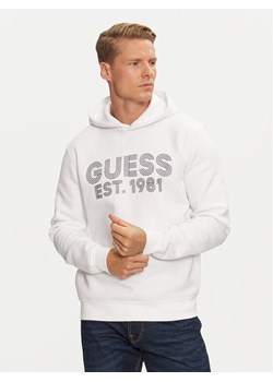 Guess Bluza M4YQ36 K9Z21 Biały Regular Fit ze sklepu MODIVO w kategorii Bluzy męskie - zdjęcie 181133360
