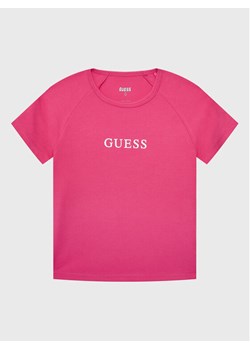 Guess T-Shirt J3RI34 KABR0 Różowy Regular Fit ze sklepu MODIVO w kategorii Bluzki dziewczęce - zdjęcie 181133863