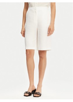 BOSS Bermudy 50537403 Biały Relaxed Fit ze sklepu MODIVO w kategorii Szorty - zdjęcie 181133883