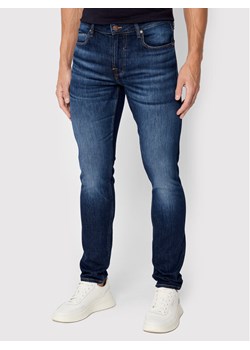 Guess Jeansy Chris M2YA27 D4Q41 Granatowy Super Skinny Fit ze sklepu MODIVO w kategorii Jeansy męskie - zdjęcie 181134641