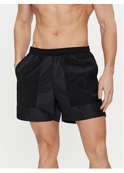 Calvin Klein Swimwear Szorty kąpielowe KM0KM00951 Czarny Regular Fit ze sklepu MODIVO w kategorii Kąpielówki - zdjęcie 181134821