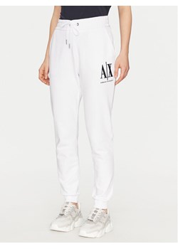 Armani Exchange Spodnie dresowe 8NYPCX YJ68Z 1000 Biały Regular Fit ze sklepu MODIVO w kategorii Spodnie damskie - zdjęcie 181134920