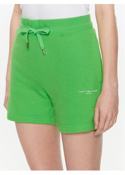 Tommy Hilfiger Szorty sportowe 1985 WW0WW38348 Zielony Relaxed Fit ze sklepu MODIVO w kategorii Szorty - zdjęcie 181135600