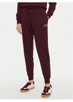 Tommy Hilfiger Spodnie dresowe UW0UW04522 Bordowy Regular Fit ze sklepu MODIVO w kategorii Spodnie damskie - zdjęcie 181135683