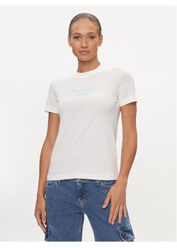 Calvin Klein Jeans T-Shirt Institutional J20J223222 Biały Regular Fit ze sklepu MODIVO w kategorii Bluzki damskie - zdjęcie 181136104