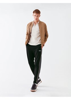 Boss Spodnie dresowe 50491283 Czarny Regular Fit ze sklepu MODIVO w kategorii Spodnie męskie - zdjęcie 181137194