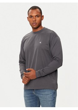 Calvin Klein Jeans Longsleeve J30J327317 Szary Regular Fit ze sklepu MODIVO w kategorii T-shirty męskie - zdjęcie 181137243