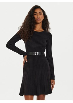 Guess Sukienka dzianinowa W2BK29 Z2YJ2 Czarny Regular Fit ze sklepu MODIVO w kategorii Sukienki - zdjęcie 181138213