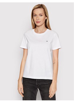 Calvin Klein T-Shirt K20K202132 Biały Regular Fit ze sklepu MODIVO w kategorii Bluzki damskie - zdjęcie 181140070