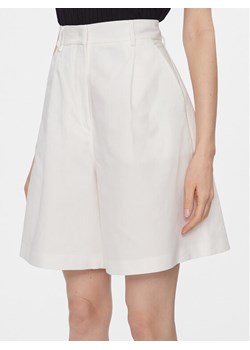 Weekend Max Mara Szorty materiałowe Ecuba 2415141022 Écru Relaxed Fit ze sklepu MODIVO w kategorii Szorty - zdjęcie 181140231