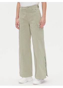 HUGO Spodnie cargo Holoma 50536955 Zielony Relaxed Fit ze sklepu MODIVO w kategorii Spodnie damskie - zdjęcie 181140323
