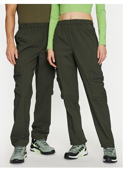 Rains Spodnie materiałowe Tomar Pants Regular 19300 Zielony Regular Fit ze sklepu MODIVO w kategorii Spodnie damskie - zdjęcie 181140844