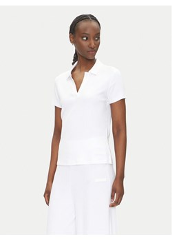EA7 Emporio Armani Polo 7W000490 AF12654 U0002 Biały Regular Fit ze sklepu MODIVO w kategorii Bluzki damskie - zdjęcie 181140900
