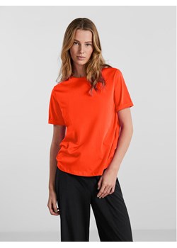 Pieces T-Shirt Ria 17086970 Czerwony Regular Fit ze sklepu MODIVO w kategorii Bluzki damskie - zdjęcie 181140932