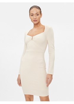 Guess Sukienka codzienna Evelina W4RK53 KC2A2 Beżowy Slim Fit ze sklepu MODIVO w kategorii Sukienki - zdjęcie 181141073