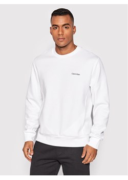Calvin Klein Bluza K10K109926 Biały Relaxed Fit ze sklepu MODIVO w kategorii Bluzy męskie - zdjęcie 181141233