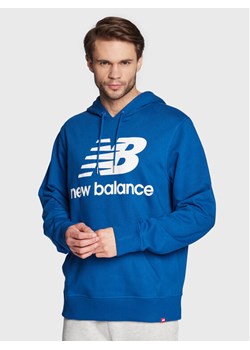 New Balance Bluza Essentials Stacked Logo MT03558 Niebieski Relaxed Fit ze sklepu MODIVO w kategorii Bluzy męskie - zdjęcie 181142210