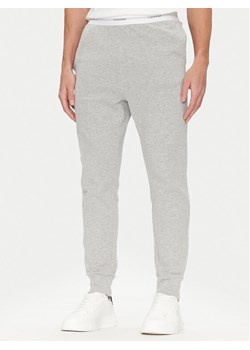 Calvin Klein Underwear Spodnie piżamowe 000NM2706E Szary Regular Fit ze sklepu MODIVO w kategorii Piżamy męskie - zdjęcie 181142243