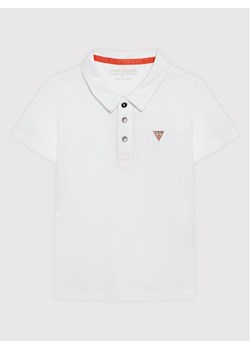 Guess Polo N2GP03 KAPY0 Biały Regular Fit ze sklepu MODIVO w kategorii T-shirty chłopięce - zdjęcie 181142512