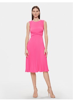 Nissa Sukienka koktajlowa RZ14841 Różowy Slim Fit ze sklepu MODIVO w kategorii Sukienki - zdjęcie 181143051