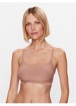 Chantelle Biustonosz top Soft Stretch C16A20 Brązowy ze sklepu MODIVO w kategorii Biustonosze - zdjęcie 181143562