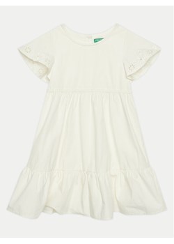 United Colors Of Benetton Sukienka codzienna 4AC7GV01K Écru Regular Fit ze sklepu MODIVO w kategorii Sukienki dziewczęce - zdjęcie 181143714