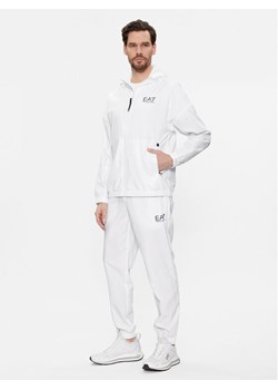 EA7 Emporio Armani Dres 8NPV08 PN4HZ 1100 Biały Regular Fit ze sklepu MODIVO w kategorii Dresy męskie - zdjęcie 181144803