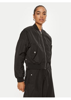 Karl Lagerfeld Jeans Kurtka bomber 240J1501 Czarny Relaxed Fit ze sklepu MODIVO w kategorii Kurtki damskie - zdjęcie 181145922
