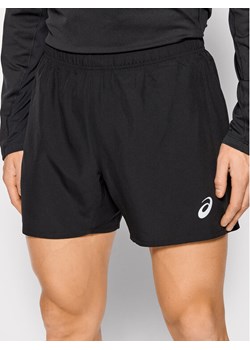 Asics Szorty sportowe Core 5in 2011C336 Czarny Regular Fit ze sklepu MODIVO w kategorii Spodenki męskie - zdjęcie 181147042