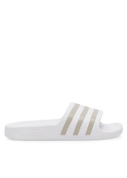 adidas Klapki ADILETTE AQUA EF1730 Biały ze sklepu MODIVO w kategorii Klapki damskie - zdjęcie 181147114