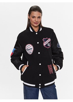 Tommy Jeans Kurtka bomber Letterman DW0DW14940 Czarny Oversize ze sklepu MODIVO w kategorii Kurtki damskie - zdjęcie 181147673