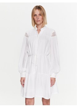 Bruuns Bazaar Sukienka codzienna Leora BBW3156 Biały Regular Fit ze sklepu MODIVO w kategorii Sukienki - zdjęcie 181148203