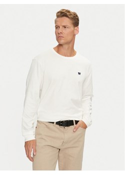 Wrangler Longsleeve Sign Off 112357431 Biały Regular Fit ze sklepu MODIVO w kategorii T-shirty męskie - zdjęcie 181148533