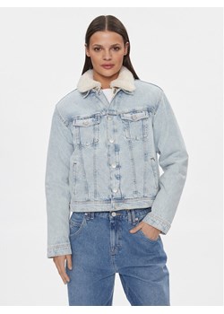 Tommy Jeans Kurtka jeansowa DW0DW16991 Niebieski Regular Fit ze sklepu MODIVO w kategorii Kurtki damskie - zdjęcie 181148704