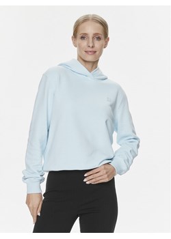 Calvin Klein Jeans Bluza Embro Badge J20J223227 Niebieski Regular Fit ze sklepu MODIVO w kategorii Bluzy damskie - zdjęcie 181149321