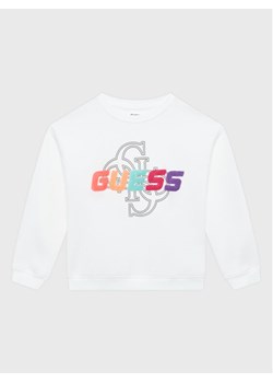 Guess Bluza J3GQ08 FL04P Biały Regular Fit ze sklepu MODIVO w kategorii Bluzy dziewczęce - zdjęcie 181149892
