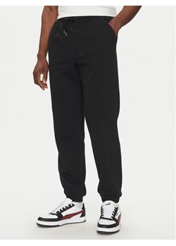 Quiksilver Spodnie dresowe Salt Water EQYFB03391 Czarny Regular Fit ze sklepu MODIVO w kategorii Spodnie męskie - zdjęcie 181150541