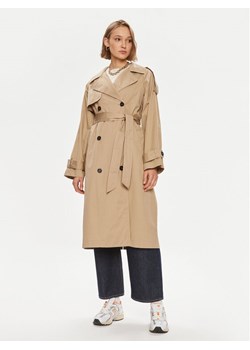 Gina Tricot Trencz 21984 Beżowy Regular Fit ze sklepu MODIVO w kategorii Płaszcze damskie - zdjęcie 181150553
