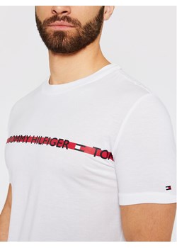 Tommy Hilfiger T-Shirt Logo UM0UM01915 Biały Regular Fit ze sklepu MODIVO w kategorii T-shirty męskie - zdjęcie 181150583