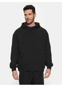 adidas Bluza Premium Essentials JC9572 Czarny Loose Fit ze sklepu MODIVO w kategorii Bluzy męskie - zdjęcie 181150794
